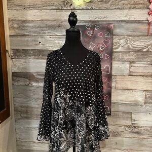 NWT Chic Black and White Paisley Blouse